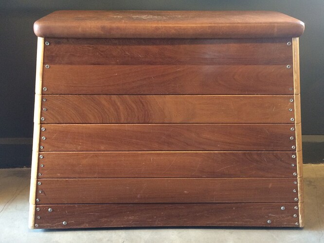 gymtoestel-turnbok-+-loft-+-industrieel-+-retro-en-vintage-design-meubels-800x600