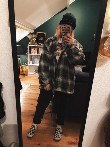 EKApLrQW4AA-Ye_