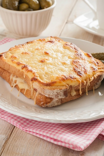 Croque-monsieur-stock2-638x957