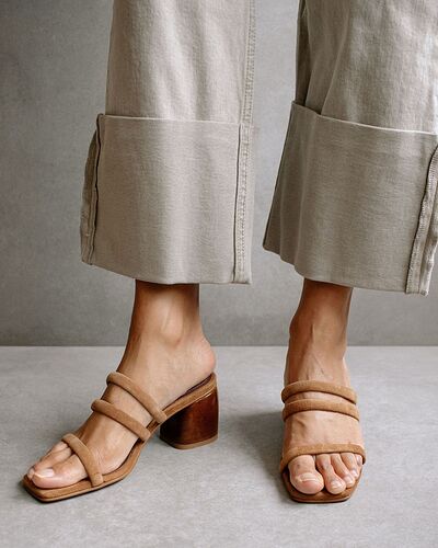indiana-brown-sandals-alohas-961988_1080x