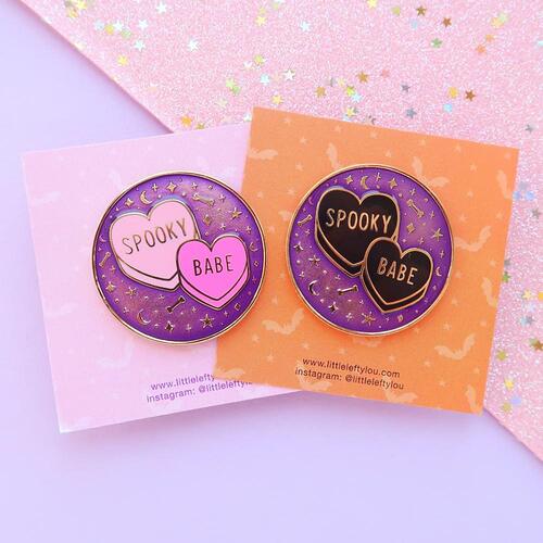Spooky-Babe-Hard-Enamel-Pins-Two-Colours-Variaties_2400x