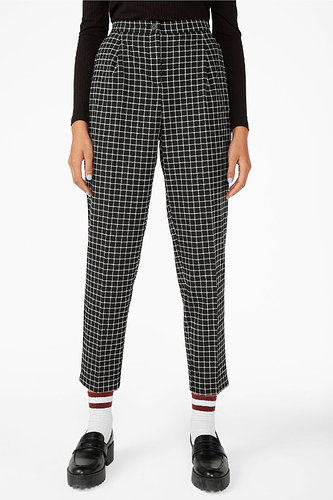 Screenshot_2018-10-07%20Checked%20trousers%20-%20Black%20and%20white%20checks%20-%20Trousers%20shorts%20-%20Monki%20NL