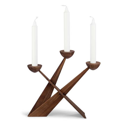 Spring-Copenhagen-Caravel-Kerzenstaender-Wallnuss-mit-Kerzen-Freisteller
