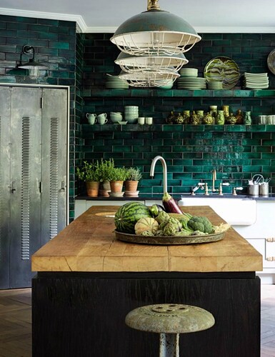 Groene-wandtegels-en-planken