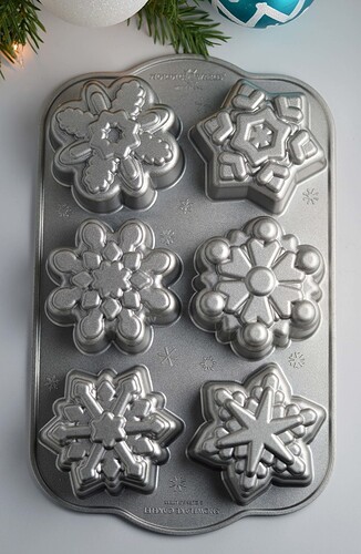snowflake-pan-669x1024