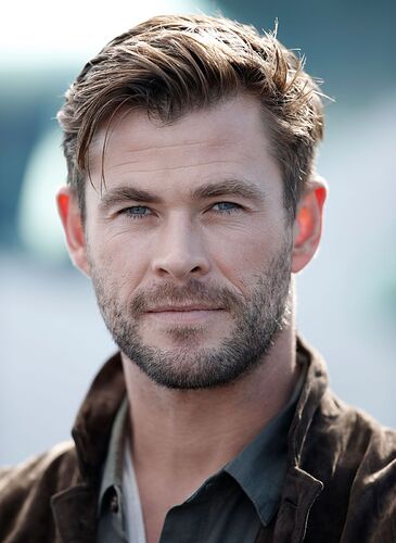Australian-actor-Chris-Hemsworth-2019