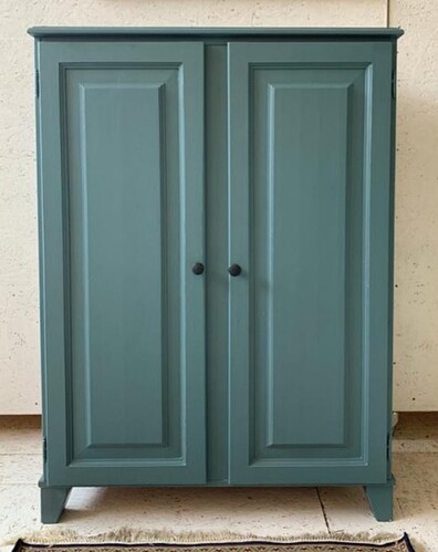 Strakke-vintage-meidenkast-in-petrol-blauw-H-123-x-B-885-x-D-38-foto-1-e1631214864677