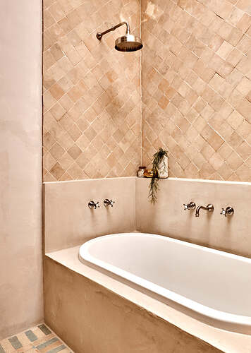 GeorgiaEzra-Caulfield-AmeliaStanwix-bathroom-3_1024x1024