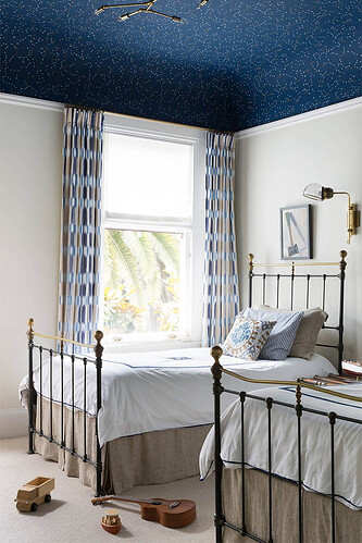 blue-wallpaper-on-bedroom-ceiling