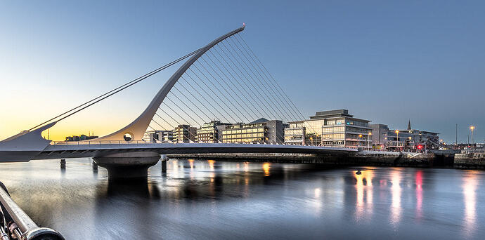 Samuel_Beckett_Bridge_At_Sunset_Dublin_Ireland_(97037639)_(cropped)