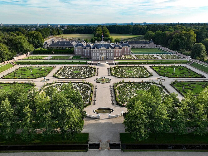 Paleis-Het-Loo-tuinen_paleis_drone_DJI_0139RR