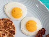 __opt__aboutcom__coeus__resources__content_migration__serious_eats__seriouseats.com__recipes__images__2017__07__20170728-sunny-side-up-eggs-vicky-wasik-d07c5480d72e49cc85689c1d6d88495e