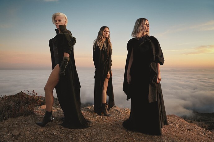 20190925_DIXIE-CHICKS_IJEWERE_SHOT04_055_v6_CMYK_NO-PHOTO-CREDIT