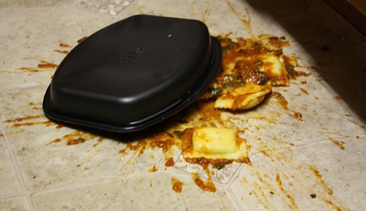 Eten-op-de-grond-gevallen-Cc-origami_potato-Flickr