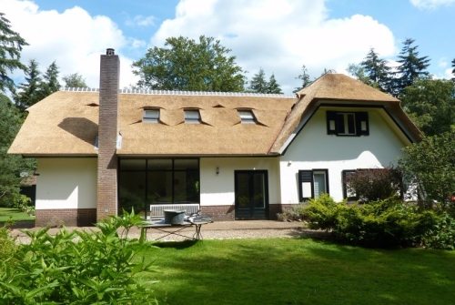 Rieten-dak-2-huis-500x335