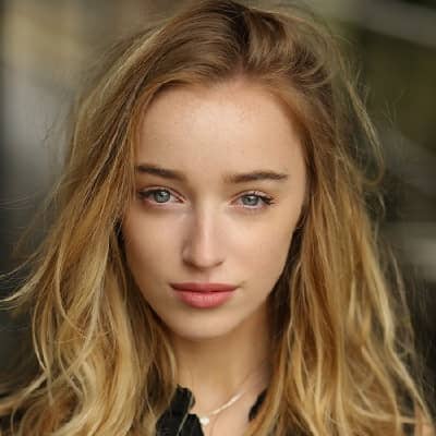 phoebe-dynevor