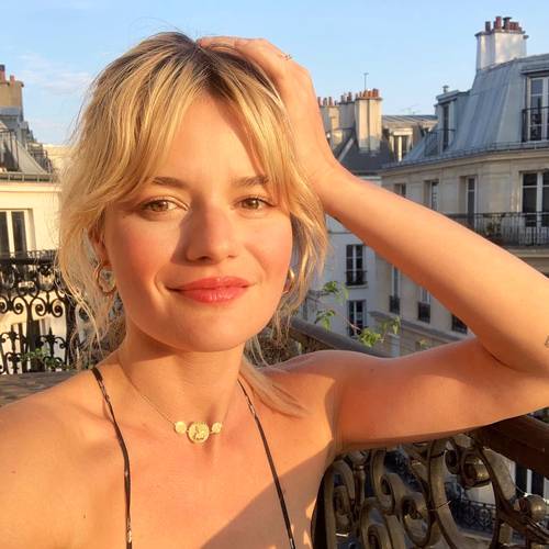 how-to-style-fringe-bangs-278989-1555792710832-main.500x0c