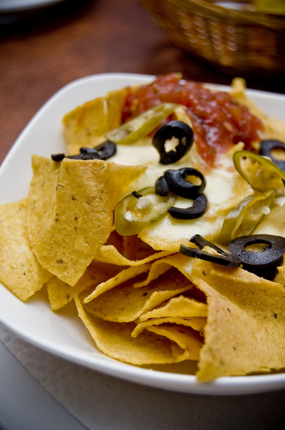 1200px-Nachos-cheese