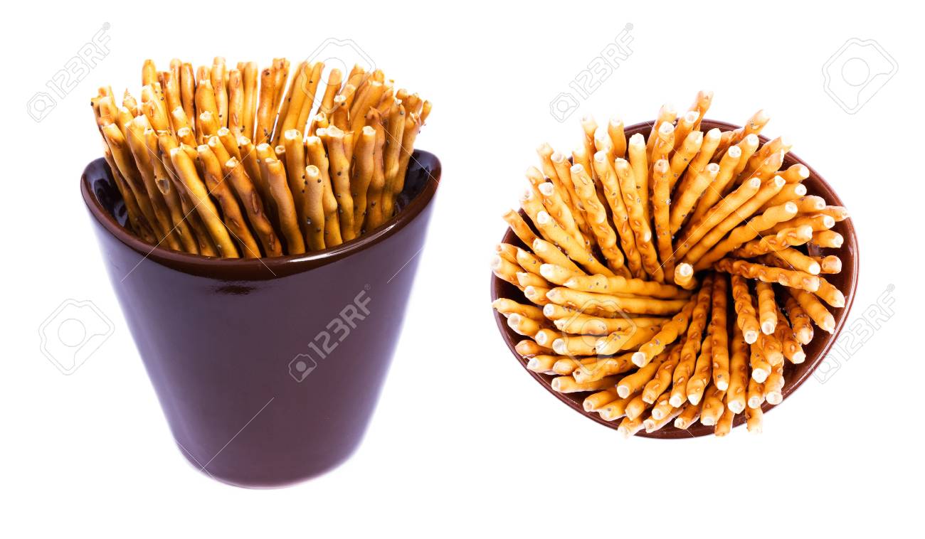 11009854-pretzel-zoute-stokjes-met-maanzaad-geïsoleerd