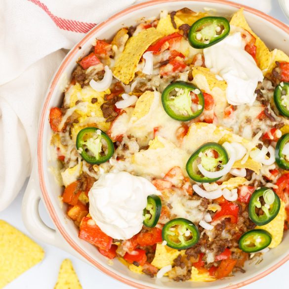 Nachos-met-gehakt-en-kaas-uit-de-oven-4-585x585
