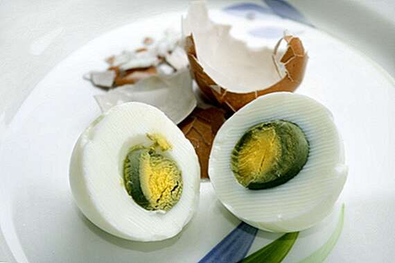 why-does-the-yolk-of-an-overcooked-hard-boiled-egg-turn-green-1