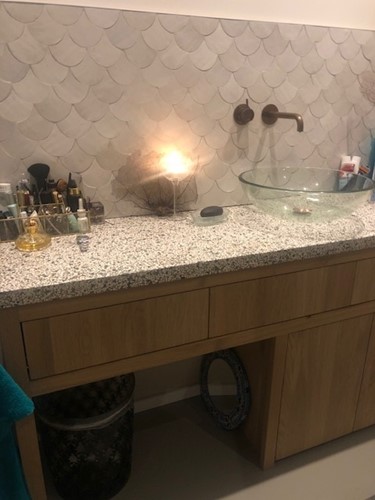 zellige-blanc-poisson-echelles-10x10-badkamer