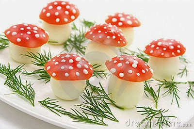 Paddestoeltjes met tomaat en ei