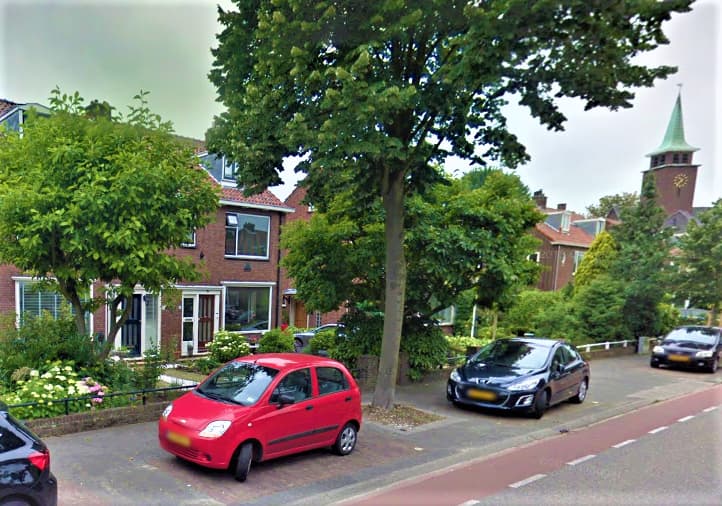 1-Parkeren-op-stoep-4
